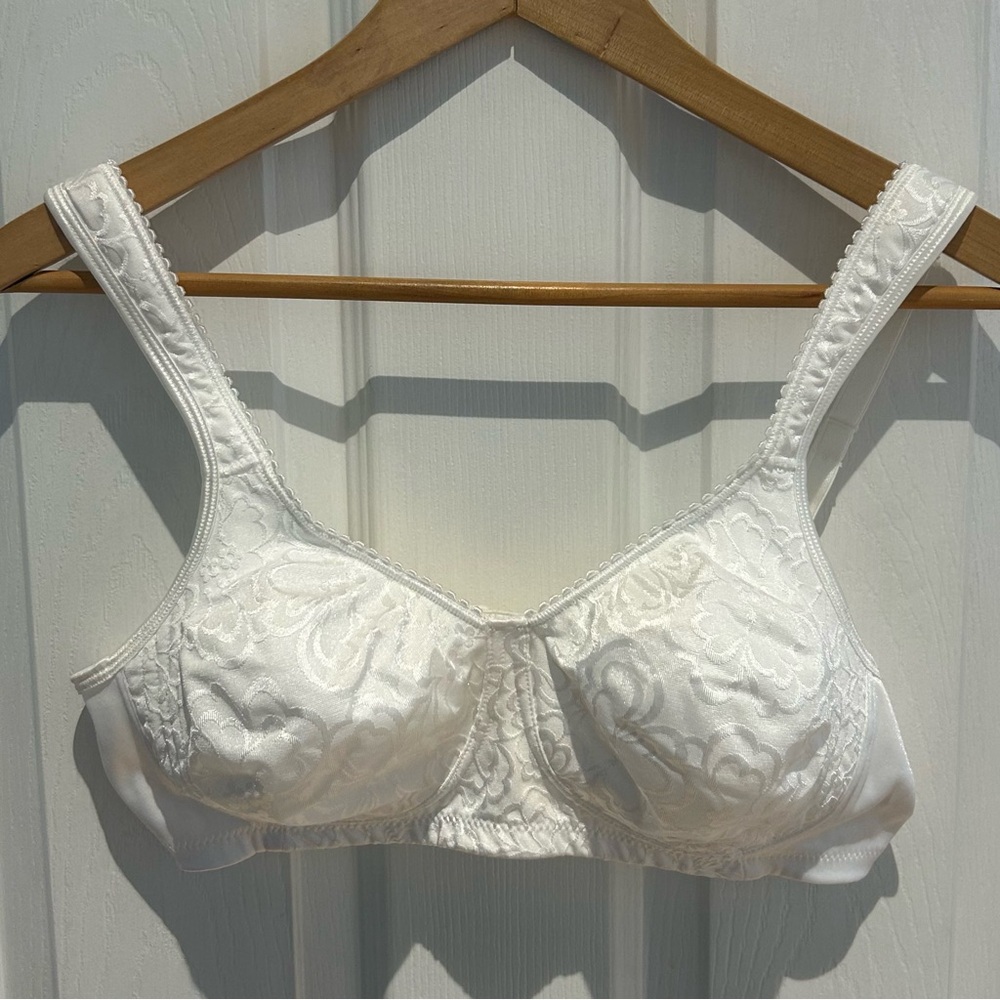 Playtex Classic Women's White Bra Lingerie Soft Supportive 38B RH 15763